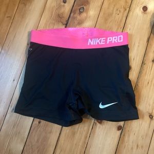 Nike Pro Tight Fit Woman Dri Fit
Black Compression shorts